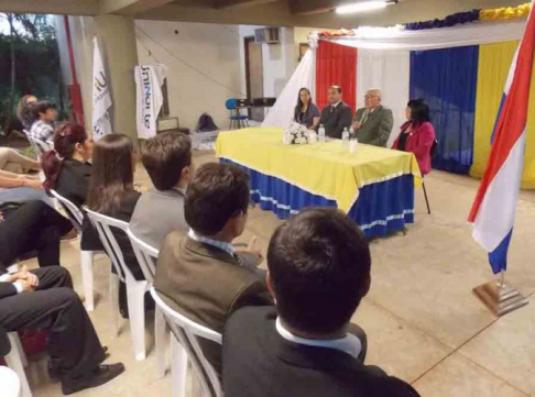 Momento en que el doctor Sindulfo Blanco disertó para los universitarios.