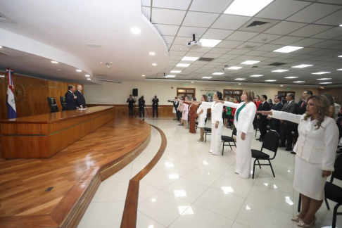 Autoridades de la Corte Suprema tomaron juramento a magistradas, agentes fiscales y defensoras públicas.