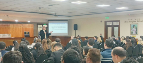 Funcionarios del Poder Judicial en el Salón Auditorio “Dra. Serafina Dávalos” durante el Taller de Concienciación en Ciberseguridad impulsado por la DGTIC.