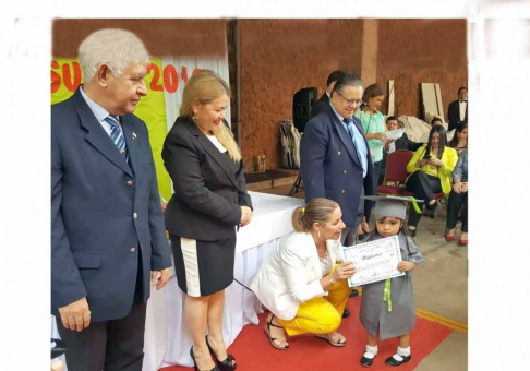 Entregan certificados a los niños y niñas de 