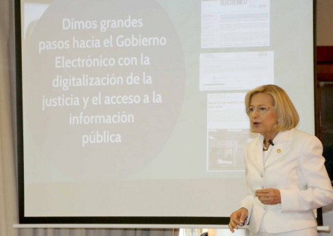 La presidenta de la Corte Suprema de Justicia, doctora Alicia Pucheta, exponiendo los resultados de su gestión al frente del gobierno judicial.