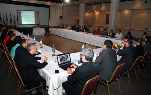 La actividad concluyó con un diálogo abierto, donde se debatieron las perspectivas y desafíos.