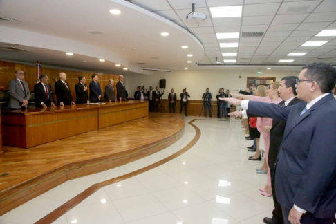 Autoridades judiciales tomaron juramento a magistrados, fiscales y a un defensor.