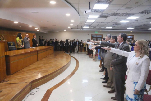 Autoridades judiciales tomaron juramento a magistrados y defensores.