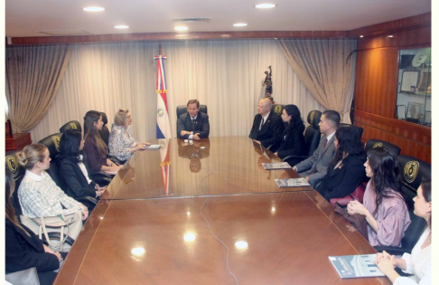 Autoridades judiciales recibieron a estudiantes de diplomacia de la UC.
