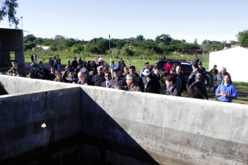 La comitiva ambiental estuvo encabezada por el presidente de la Corte, doctor Antonio Fretes; autoridades y técnicos de la SEAM, Ministerio Público, SENACSA, entre otros entes.