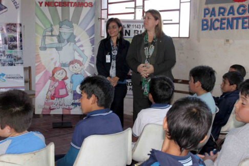 Alumnos del 4º y 5º grados participaron de un taller que estuvo a  cargo de la jueza de la Niñez y Adolescencia, Rosa de Jesús Quiñónez.