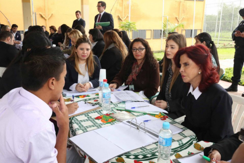 Funcionarios de la Oficina Técnico Forense acompañaron a las autoridades judiciales durante la visita al Penal de Emboscada.