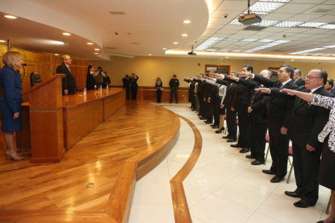 En la fecha tomaron juramento a 13 magistrados y un agente fiscal.
