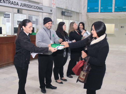 Con lazos verdes conmemoran Día Nacional de Lucha contra el Abuso Sexual y Todo Tipo de Violencia hacia Niñas, Niños y Adolescentes. 