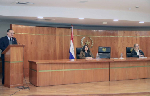 El acto de apertura estuvo a cargo del director interino de la Dirección Técnico Forense, magíster abogado José María Arévalos, quien agradeció la presencia de los asistentes.