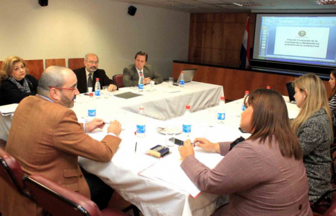 El consultor José Ramón Antón visitó el  Palacio de Justicia de Asunción.