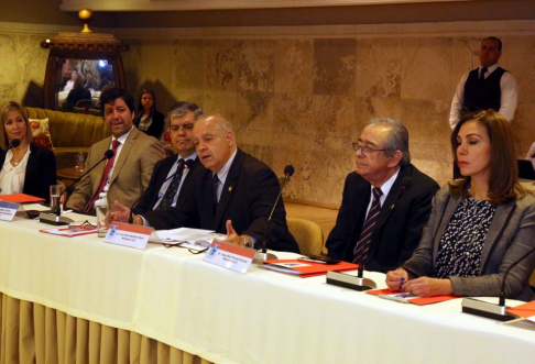 Ministro Luis María Benítez Riera, secretario pro témpore, en compañía de las autoridades participantes de los preparativos de la XVIII Cumbre Judicial Iberoamericana.