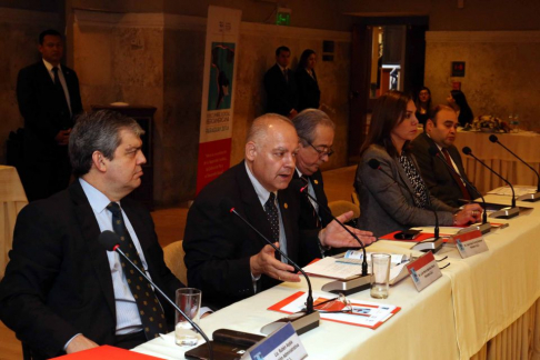 La reunión contó con la presencia de los ministros de la Corte Luis María Benítez Riera y Raúl Torres Kirmser; del presidente del Consejo de la Magistratura, Enrique Riera; y de la ministra de Justicia, Sheila Abed, entre otros.