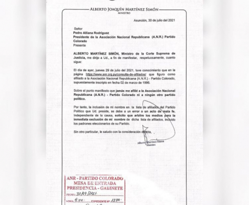 Ministro de la C.S.J. solicita eliminación de su nombre de lista de afiliados, por no corresponder