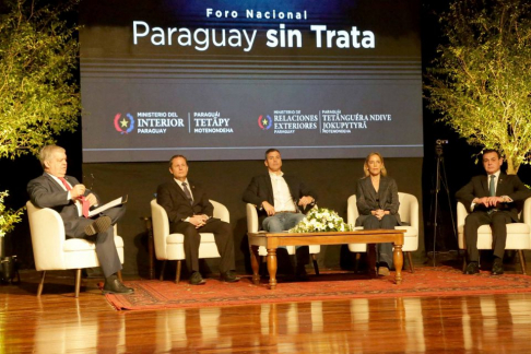 Presidente de la Corte Suprema, doctor Martínez Simón, participó del acto inaugural del Foro Nacional “Paraguay sin Trata”