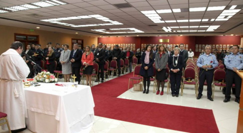 A tempranas horas de la mañana se realizó la misa en conmemoración a Santa Rosa de Lima, santa patrona de la Policía Nacional.
