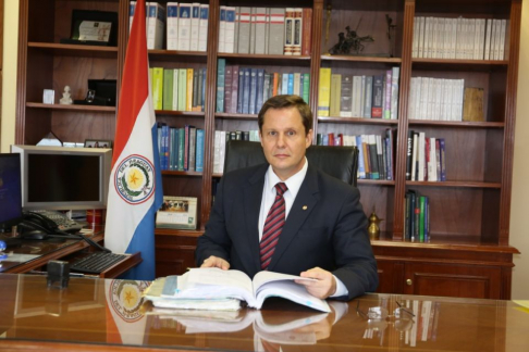 En su día, Presidente de la CSJ saluda a efectivos policiales