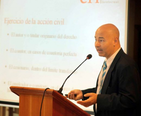 El curso estuvo a cargo del Dr. Federico Villalba, profesor titular de la maestría de Propiedad Intelectual de la Universidad Austral de Buenos Aires.