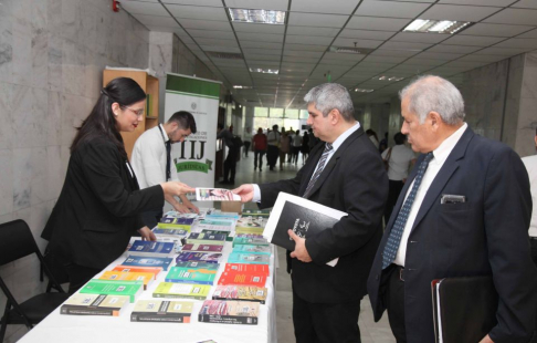 El Instituto de Investigaciones Jurídicas realiza su feria mensual de materiales jurídicos.  