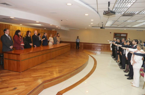 El presidente de la Corte Suprema de Justicia, Eugenio Jiménez Rolón, acompañado de los demás miembros de la máxima instancia judicial.
