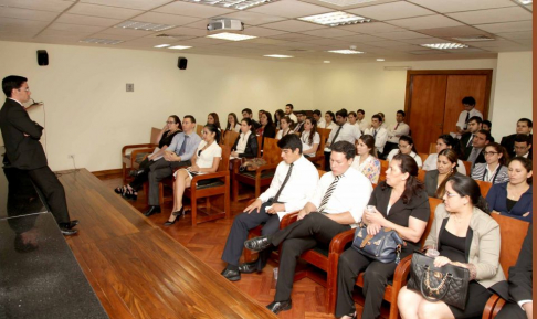 Un momento del curso de actualización en materia Civil y Comercial.