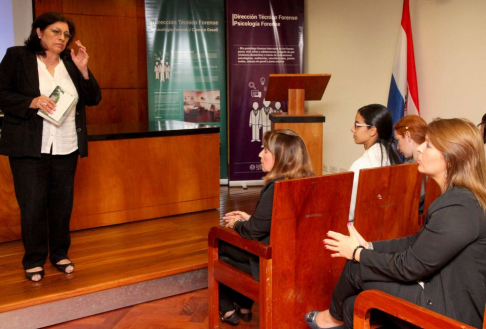 Tercera jornada del taller de entrenamiento en cámara Gesell.