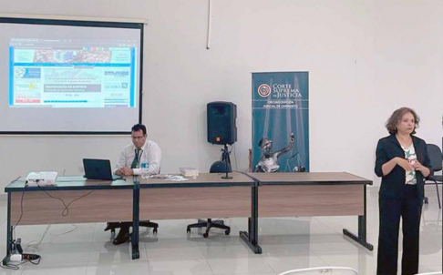 Realizaron feria de libros y capacitación de base de datos en Saltos del Guairá.