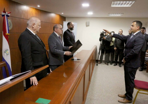 Ministros de la Corte Suprema tomaron juramento a magistrado para la Circunscripción Judicial de Central.