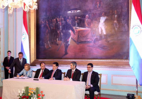 El convenio fue firmado por presidenta de la Corte Suprema de Justicia, doctora Alicia Pucheta de Correa; el presidente de la República, Horacio Cartes; y el presidente del Congreso Nacional, Mario Abdo Benítez.