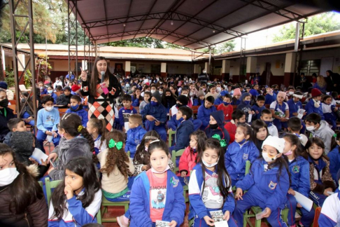 Esta vez la actividad se llevó a cabo en la Escuela Mariscal López de la ciudad de Pedro Juan Caballero, con masiva participación de autoridades de diversos sectores.