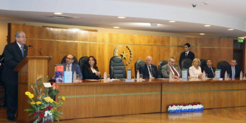 El ministro de la Corte Suprema de Justicia José Raúl Torres Kirmser, en la presentación de su obra.