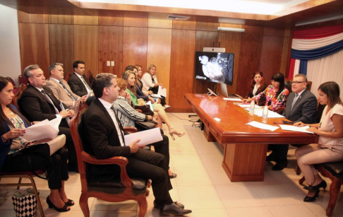 Capacitaciones dirigido a jueces en el Salón de Teleconferencias del Palacio de Justicia de Asunción. 