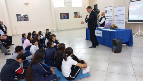 La charla fue desarrollada por el doctor Camilo Torres, juez Penal Adolescente de Lambaré.