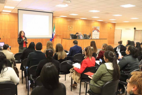 La secretaria ejecutiva de Género, doctora Silvia Beatriz López Safi, presentó el taller sobre la correcta aplicación de la Ley N° 5.777/16.