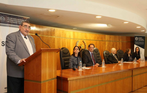 El ministro Antonio Fretes brindando las palabras de apertura en el taller internacional sobre bienes incautados y comisados.