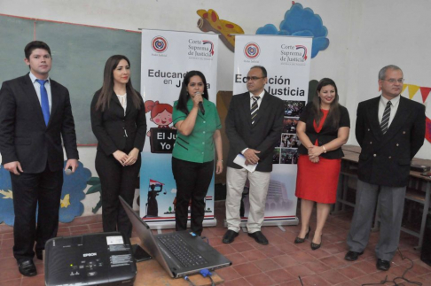 La directora de la Escuela Santa Ana, Amalia Castro, agradeció el acercamiento del Poder Judicial.