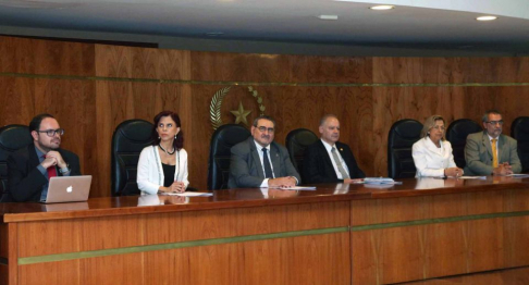 El presidente de la Corte Suprema de Justicia, Luis María Benítez Riera; el vicepresidente primero, Antonio Fretes; y las ministras Alicia Pucheta y Miryam Peña, en el acto.