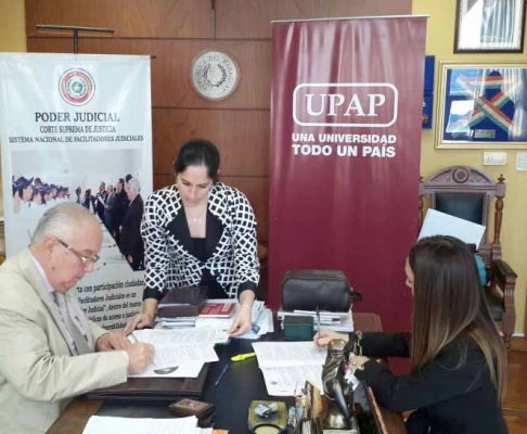 Firma de memorándum de entendimiento entre el Sistema Nacional de Facilitadores Judiciales y la Facultad de Ciencias Jurídicas de la UPAP.