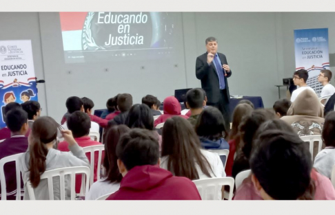 Realizaron jornada educativa para estudiantes del Colegio Técnico Javier de Asunción.