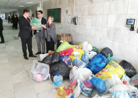Las Circunscripciones de Central y Cordillera, acercaron esta mañana donaciones hasta la sede de la Corte Suprema de Justicia