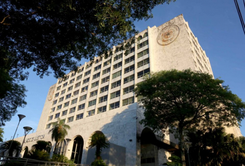Personal de seguridad del Palacio de Justicia de Asunción encontró importante suma de dinero.