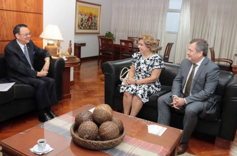 La visita de cortesía del embajador taiwanés se llevó a cabo en el despacho del titular del máximo tribunal de la República, ubicado en el noveno piso del Palacio de Justicia de Asunción.