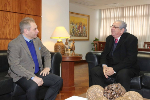 Nikolay Tavdumadze, embajador ruso en Paraguay, visitó al presidente de la Corte, doctor José Raúl Torres Kirmser.