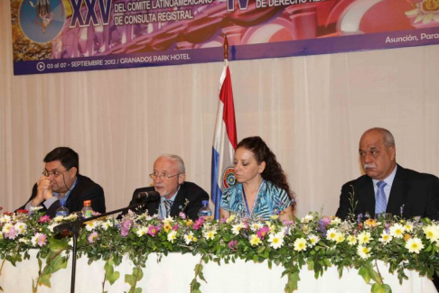 La directora de los Registros Públicos de Paraguay, Lourdes González, en su calidad de anfitriona del encuentro, formó parte de la mesa directiva del Comité Latinoamericano