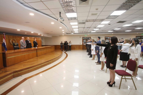 Autoridades de la CSJ presidieron acto de juramento de 18 magistrados.