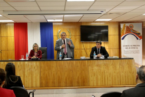 Las palabras de bienvenida estuvieron a cargo del ministro de la CSJ, doctor Antonio Fretes.