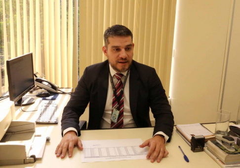 El jefe de la Oficina Regional de Asunción, Ismael Corrales, en entrevista sobre datos estadísticos de la chapa del Mercosur.