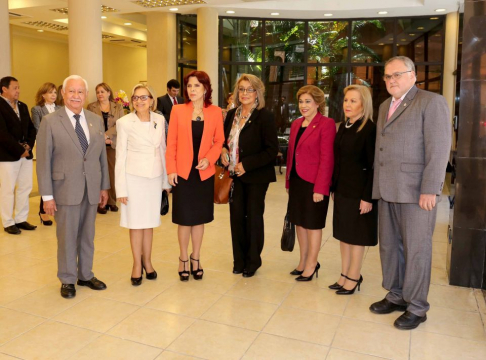 Ministras de la Corte visitan nuevo predio del Colegio de Escribanos del Paraguay.