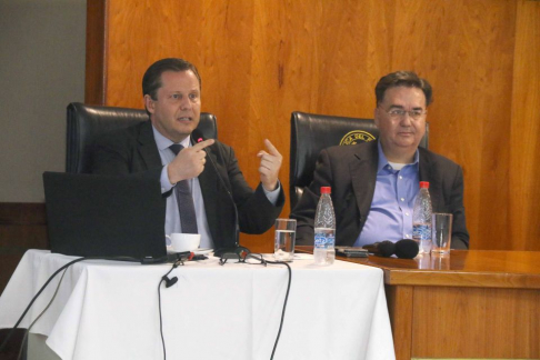 El ministro de la Corte Suprema de Justicia, doctor Alberto Martínez Simón prosiguió con la charla sobre “Argumentación e Interpretación Jurídica”.